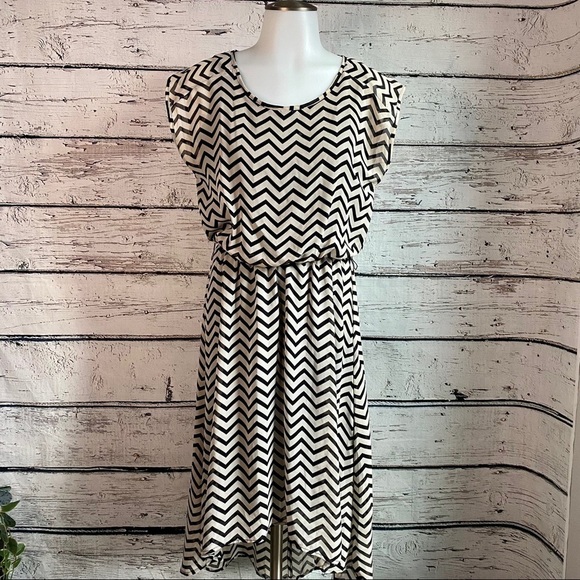 Tacera Chevron Dress - Picture 1 of 4
